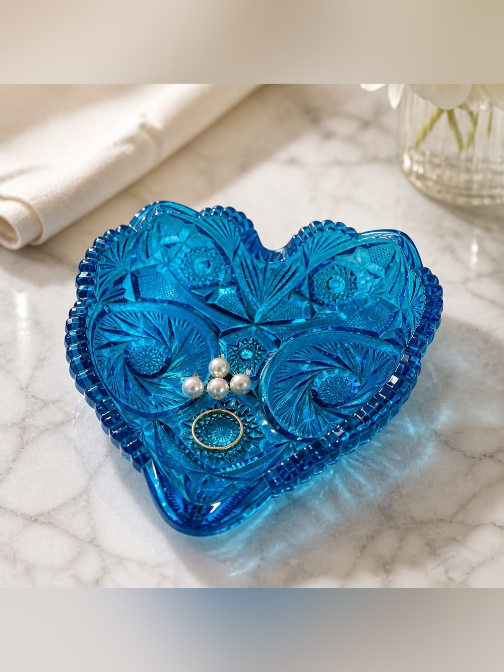 L.E. Smith heart-shaped candy dish features an intricate Aztec pattern